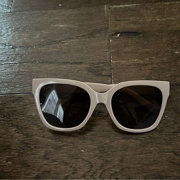 DIFF-EMILY FAUVER - GOOSE -NUDE/BROWN GRADIENT-POLARIZED SUNGLASSES-New - Picture 11 of 11